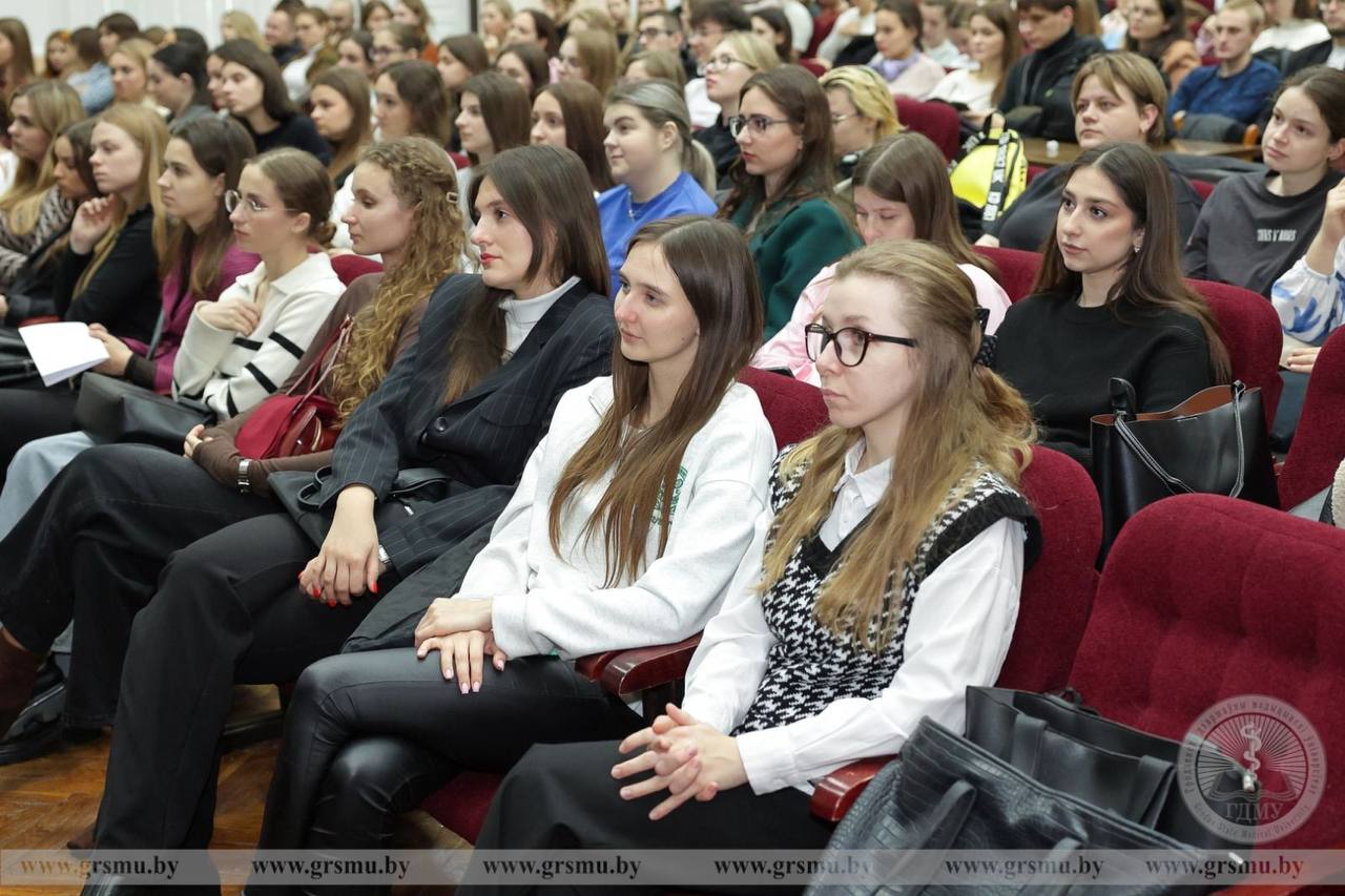 photo 5206425241469521907 y